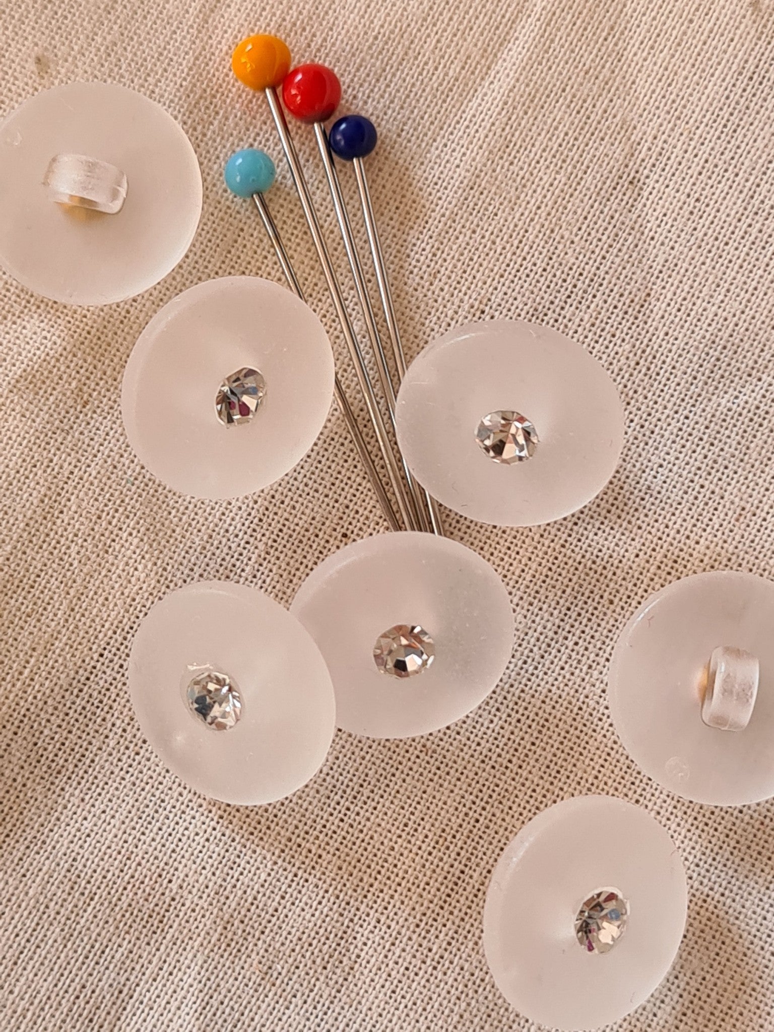 Lot De 15 Boutons Vintage En Plastique Transparent Blanc – Diamètre 1,5 Cm – Idéal Pour Customiser Vêtements, Accessoires Rétro