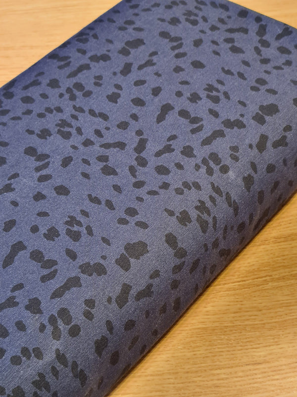 Coupon de 1,3m de Impressions dalmatiens sur fond bleu marine - certifiée Oeko-tex (prix pour le coupon)