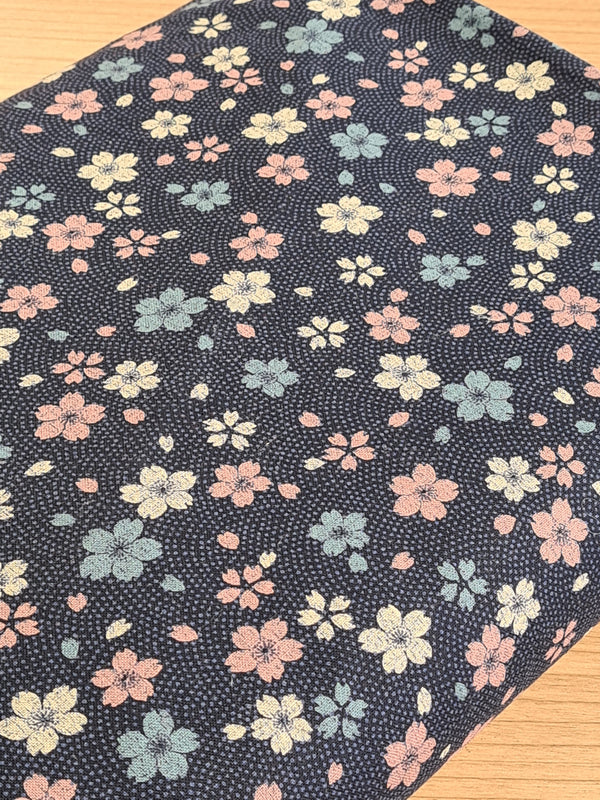 Tissu 100% coton fleurs de cerisiers - petits pois fond bleu (prix pour 10cm)