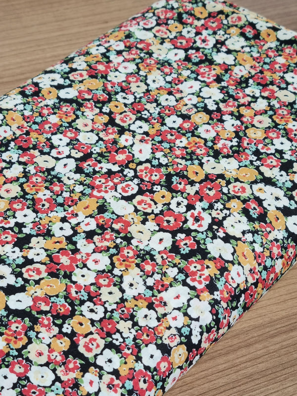 Cotton lawn "Fleurs vintage sur fond noir" de marque Kokka (prix pour 10cm)