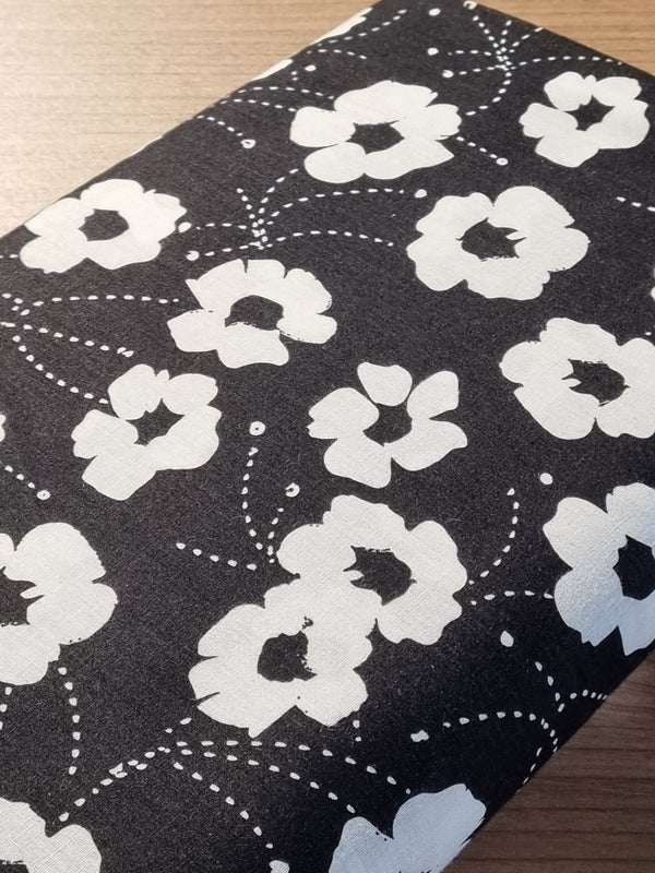 Popeline 100% coton "Fleurs graphiques" sur fond noir (prix pour 10cm)