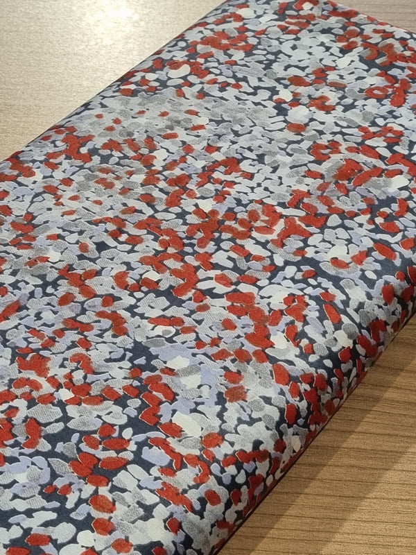 Tissu 100% coton satiné "Confettis"  gris et rouge rouille de marque Kokka (prix pour 10cm)