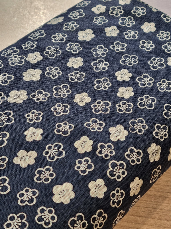 Tissu 100% coton kawaii hana indigo  (prix pour 10cm)