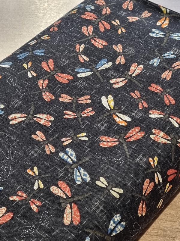 Tissu 100% coton "Tambo" - libellules multicolores sur fond noir (prix pour 10cm)