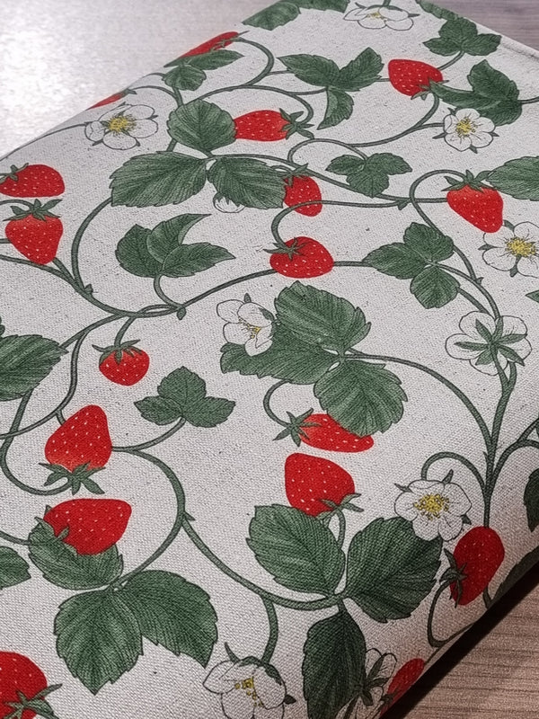 Coupon de 1,7m de Canvas japonais "Ichigo  - Les jolies fraises" fond naturel