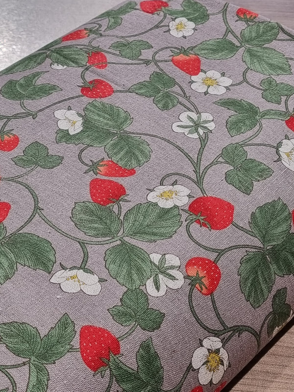 Canvas japonais "Ichigo  - Les jolies fraises" fond gris (prix pour 10cm)