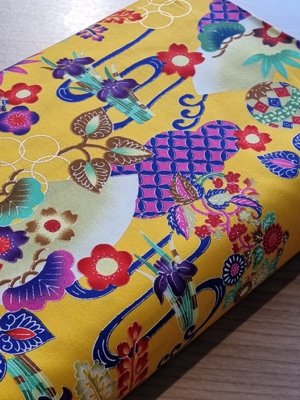 Popeline de coton japonaise - Hello from Okinawa - fond jaune (prix pour 10cm)