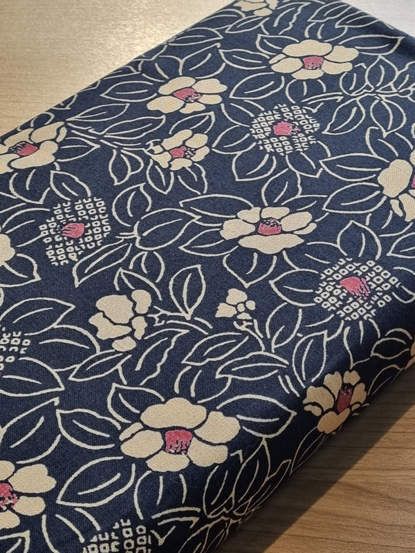 Tissus 100% coton "Tsubaki graphiques" fond bleu marine (prix pour 10cm)