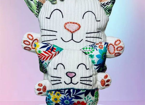 PDF - Patron digital Peluches Mila le chat et bébé chat version Broderie et SVG de ValMa Créas (fr)