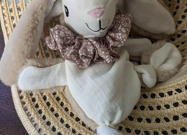PDF - Patron digital  Shoopinou, le doudou Lapin tout doux version Broderie et SVG ValMa Créas (fr)