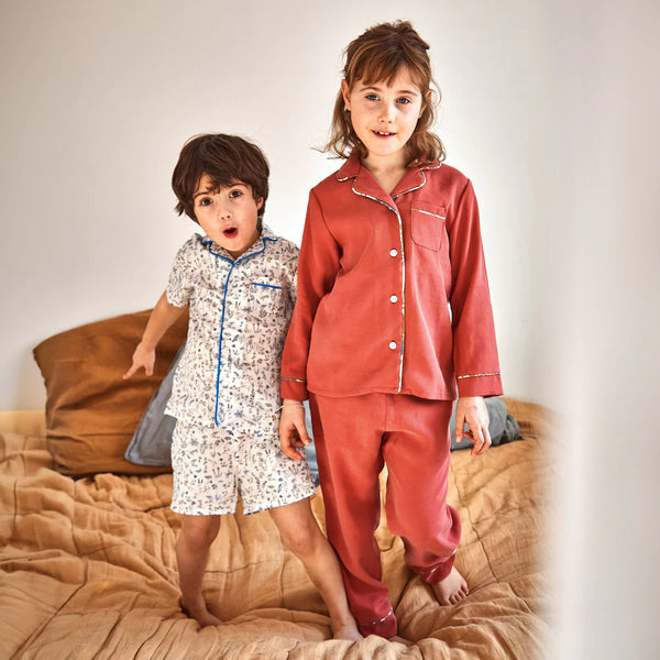 Pyjama Budapest kids pour enfant de Ikatee - taille 3 à 12 ans  (fr et angl)