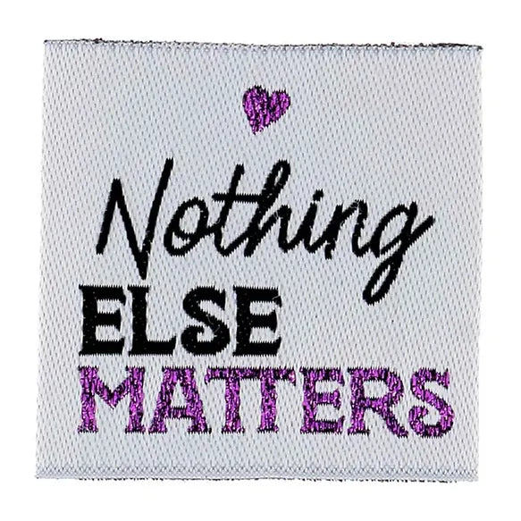 Paquet de 4 étiquette tissée à coudre Bohin -  Nothing else matters ( prix pour le paquet de 4)