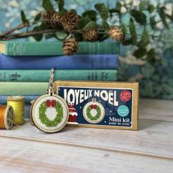 Kit à broder point de croix - "Joyeux noël" de marque The crafty kit  - kit complet  (prix pour le kit)