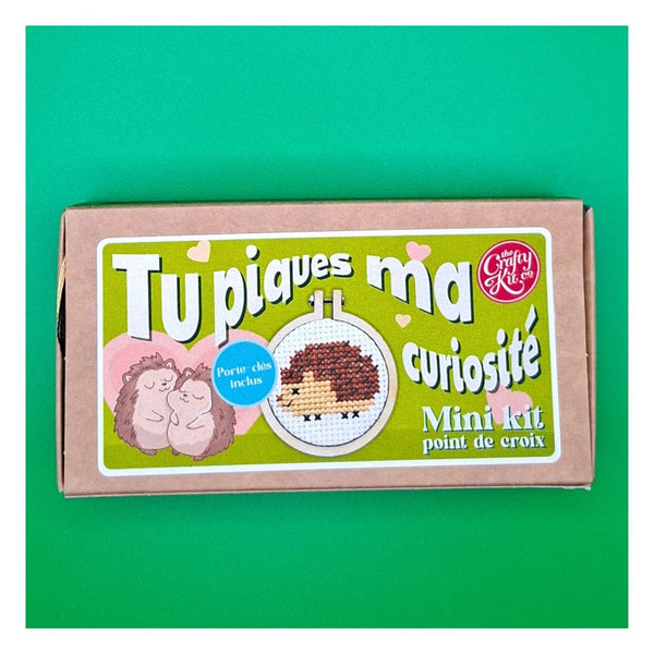 Kit à broder point de croix - "Tu piques ma curiosité" de marque The crafty kit  - kit complet  (prix pour le kit)