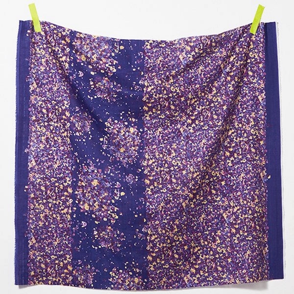 Double gaze de coton "Bouquets fleuris - bleu" de marque Nani Iro (Prix pour 10cm)