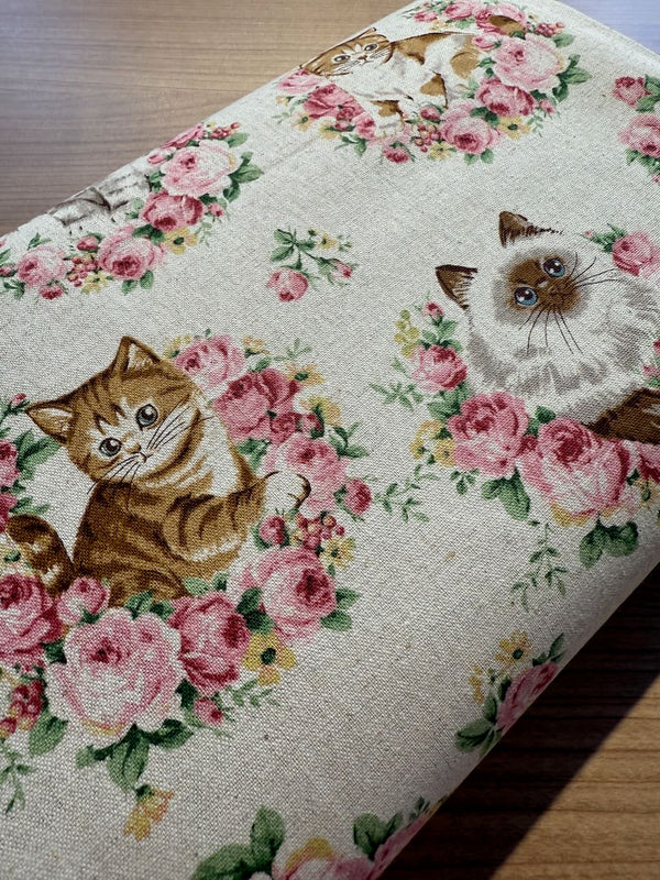 Canvas japonais lin/coton "chats et roses" fond naturel  (prix pour 10cm)