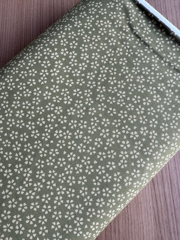 Popeline japonaise -  100% coton - Mini sakura vert de marque Sevenberry  (prix pour 10cm)