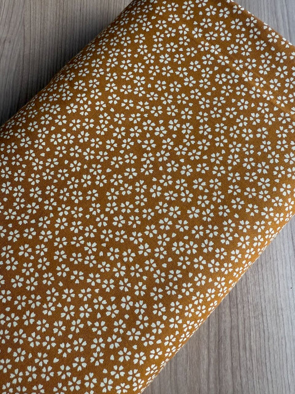Popeline japonaise -  100% coton - Mini sakura ocre de marque Sevenberry  (prix pour 10cm)