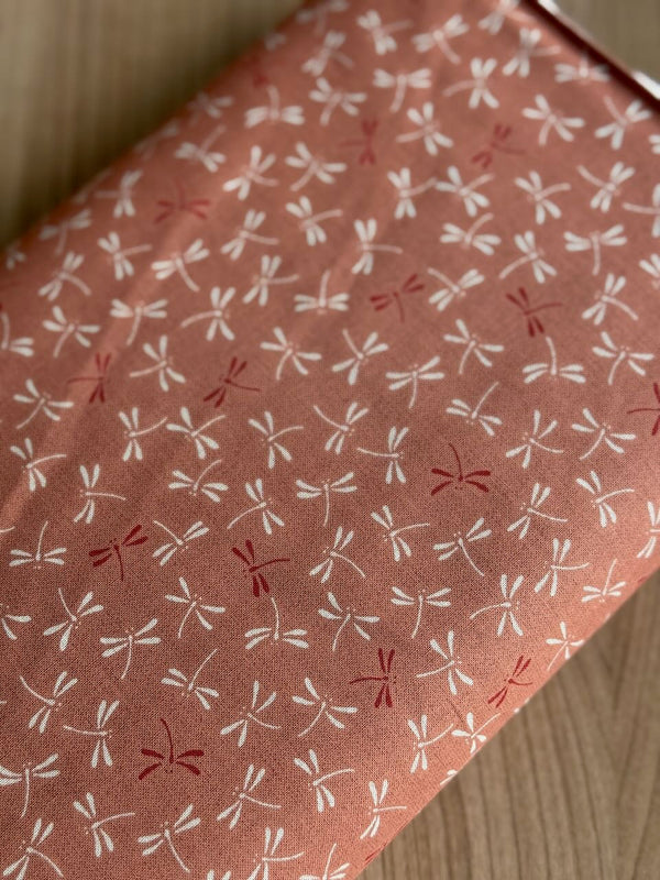 Popeline japonaise -  100% coton - libellules vieux rose de marque Sevenberry  (prix pour 10cm)