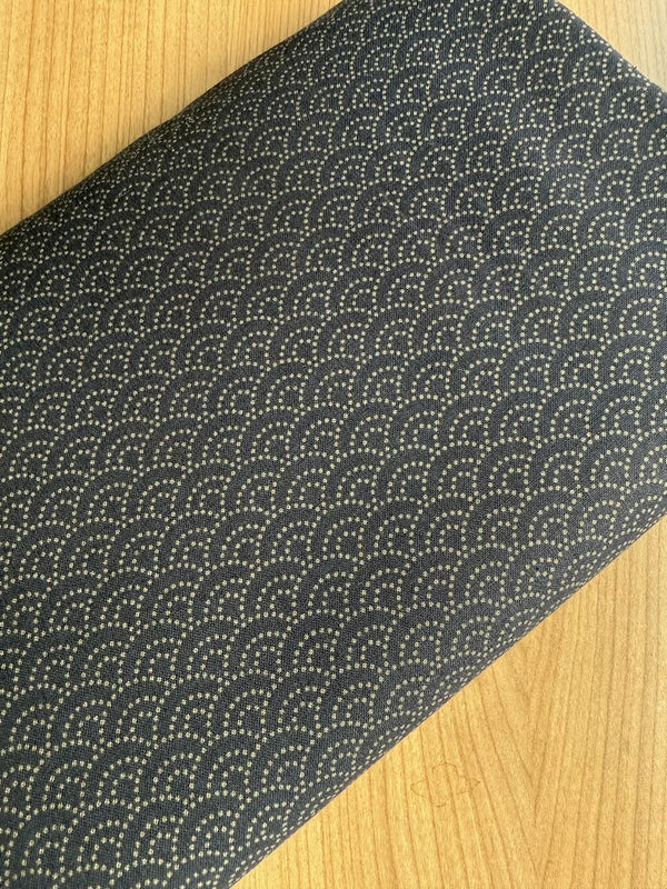 Popeline japonaise -  100% coton - seigaiha noir et gris de marque Sevenberry  (prix pour 10cm)