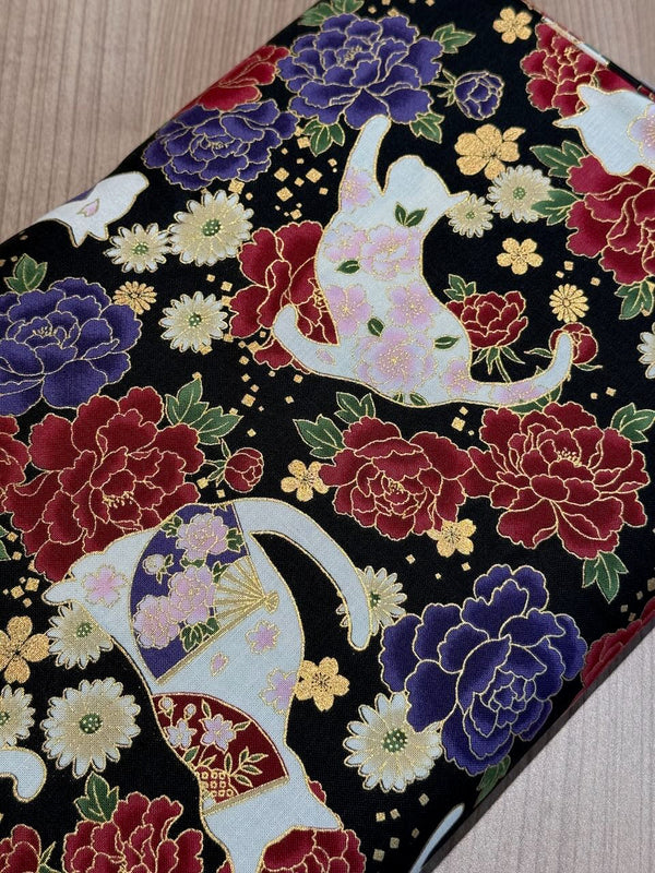 Tissus japonais - Shiroi neko sur fond noir (prix pour 10cm)