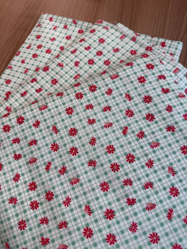 Superbe coupon 3m de popeline "Sweet acres vichy vert et fleurs rouges" - Riley Blake - 110cm de large