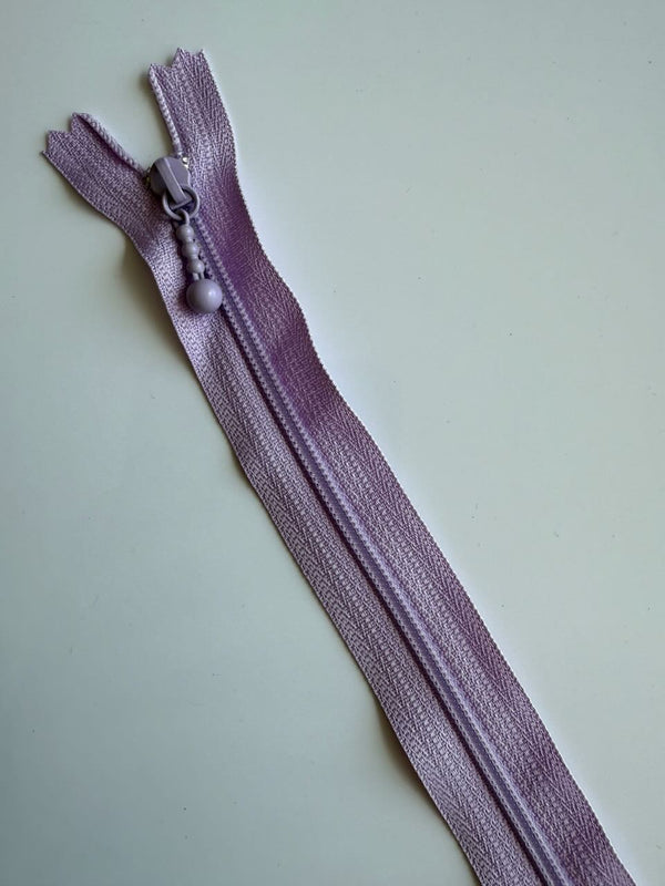 YKK - zip non séparable 20cm avec curseur décoration boule - couleur lilas 068 (prix à la pièce)