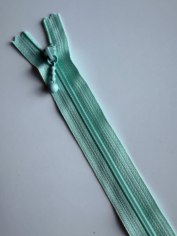 YKK - zip non séparable 20cm avec curseur décoration boule - couleur vert d'eau 822 (prix à la pièce)