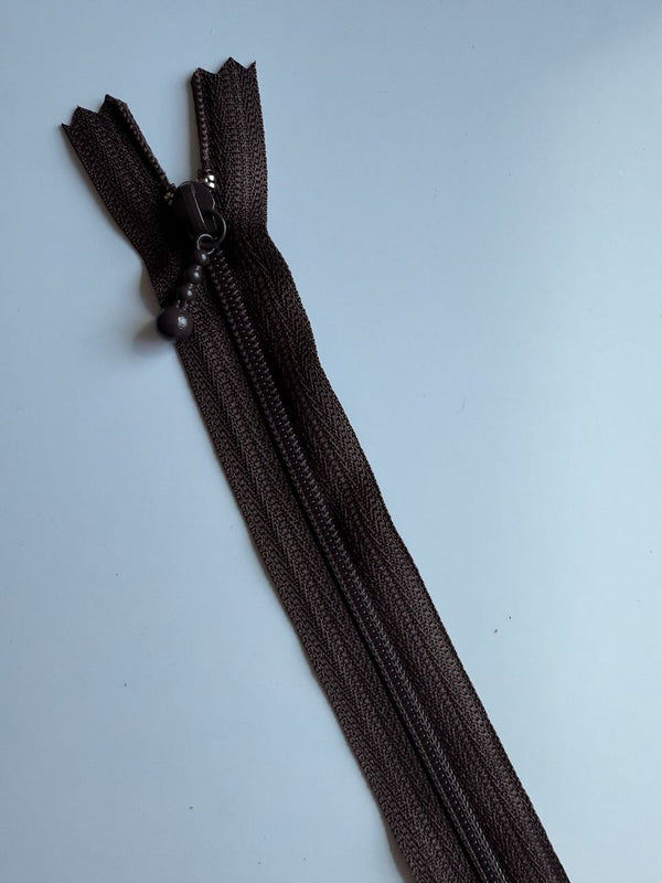 YKK - zip non séparable 20cm avec curseur décoration boule - couleur chocolat 570 (prix à la pièce)