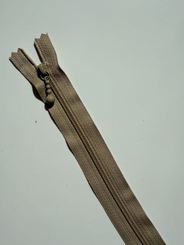 YKK - zip non séparable 20cm avec curseur décoration boule - couleur sable 573 (prix à la pièce)