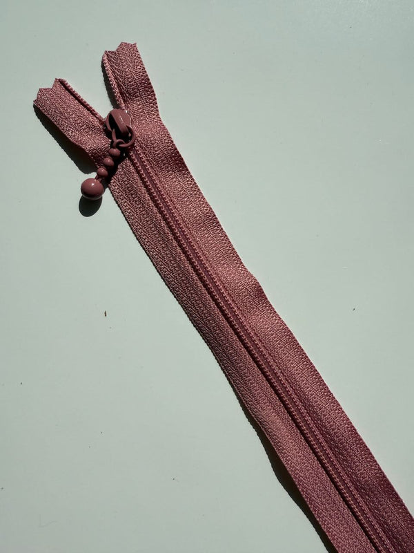 YKK - zip non séparable 20cm avec curseur décoration boule - couleur vieux rose 070 (prix à la pièce)