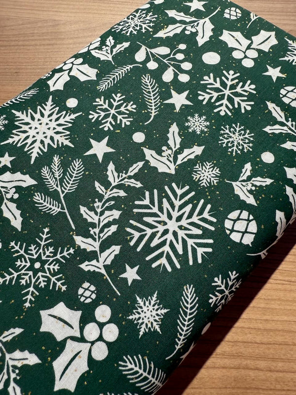 Popeline "Etoiles et houx de noël - fond vert" certifié oeko-tex - 100% coton (prix pour 10cm)