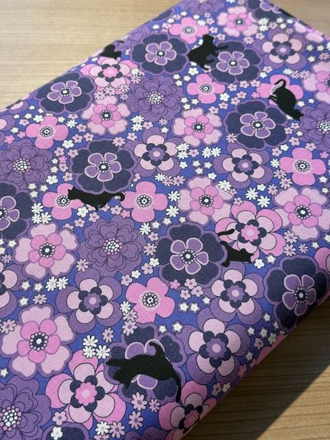 Popeline de coton japonaise " Chats et fleurs vintage" mauve/rose (prix pour 10cm)