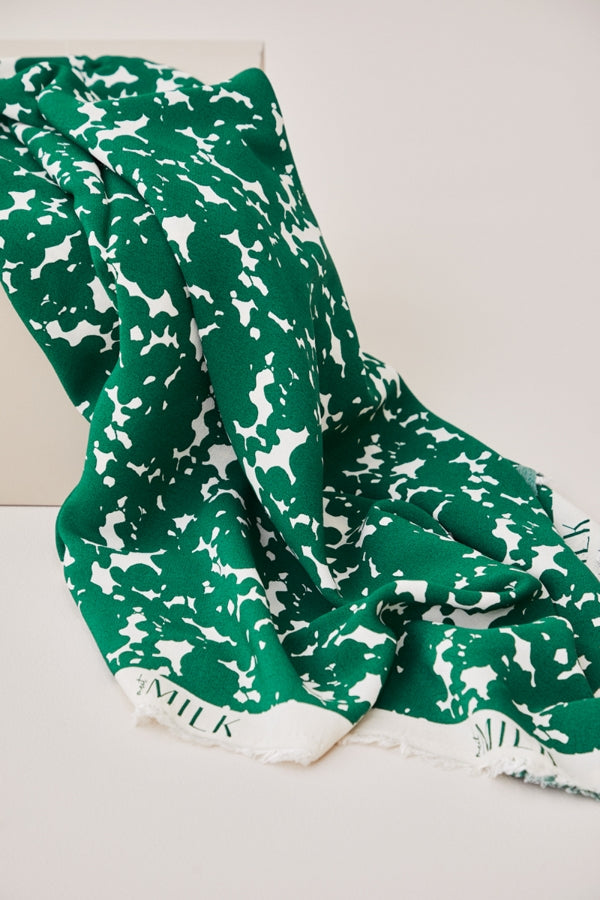 Crêpe de viscose "Cloudy vert grenouille" Eco-Vero de Meet Milk (Prix pour 10cm)