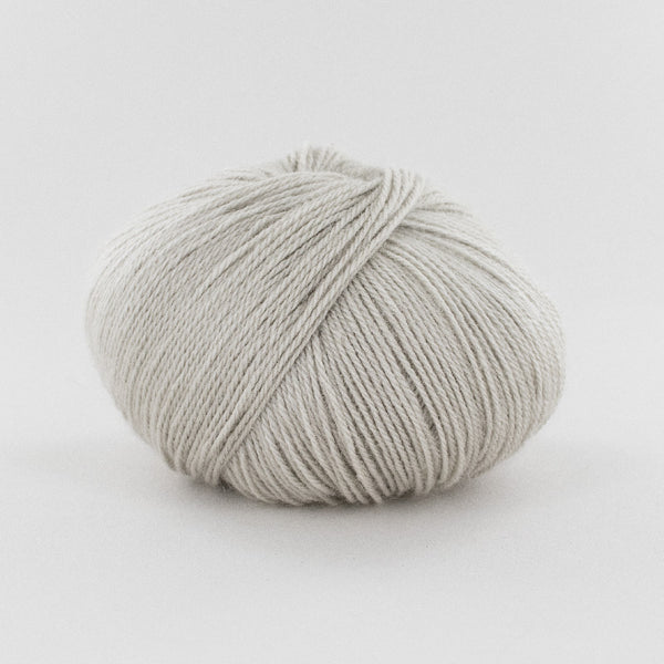 Fonty - Moustache - colori 409 - Perle (prix pour 1 pelote de 50g - super kid mohair-soie-mérinos)