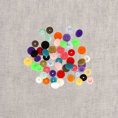 Assortiment de pressions résine - 15 couleurs  (prix pour la boîte)