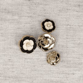 Boutons fleurs et perles noir et blanc 18mm ou 23mm (prix à la pièce)