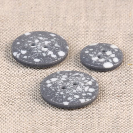 Boutons en plastique recyclé - 2 trous 15mm - gris (prix à la pièce)