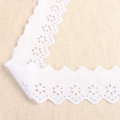 Galon de broderie anglaise festonnée blanche ou noir - Fleurette - 50mm (prix au 50cm)