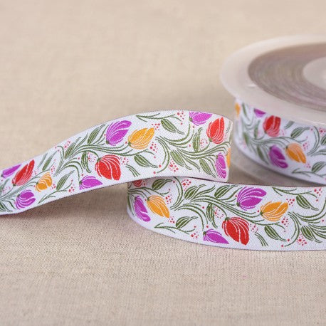 Galon en jacquard fleuri sur fond blanc - 24mm (prix au mètre)