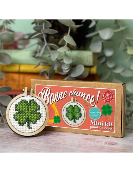 Kit à broder point de croix - "Bonne chance" de marque The crafty kit  - kit complet  (prix pour le kit)