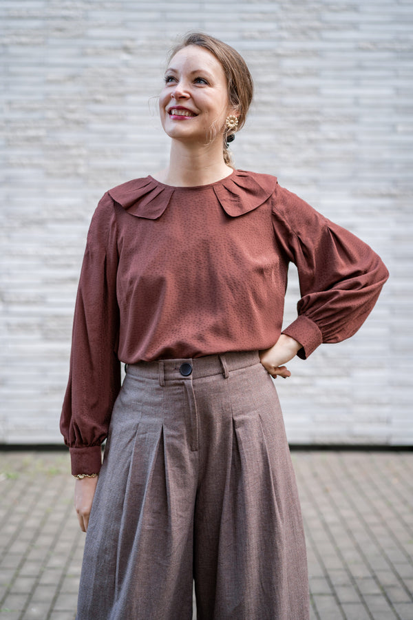 PDF - Patron digital de la blouse à col claudine Oyana de Atelier Brizane du 32 au 56 (Fr)