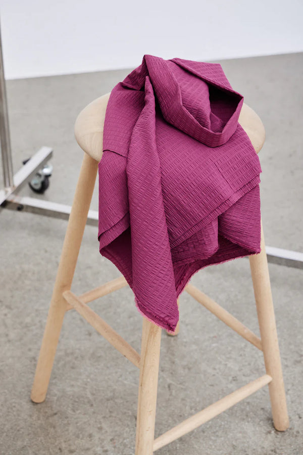 Seer sucker ronda en coton biologique de la marque Meetmilk/Mind the Maker - Cerise (prix au 10cm)