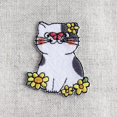Patch thermocollant chat blanc et gris avec fleur et papillon - (prix à la pièce)