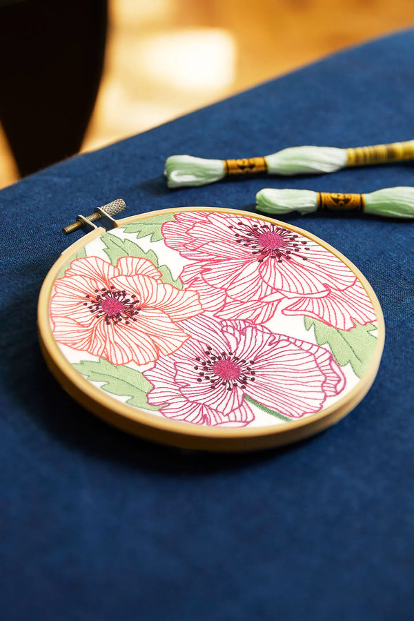 Kit à broder Pavots par Nathalie Weinzaepflen - marque DMC (prix pour le kit)