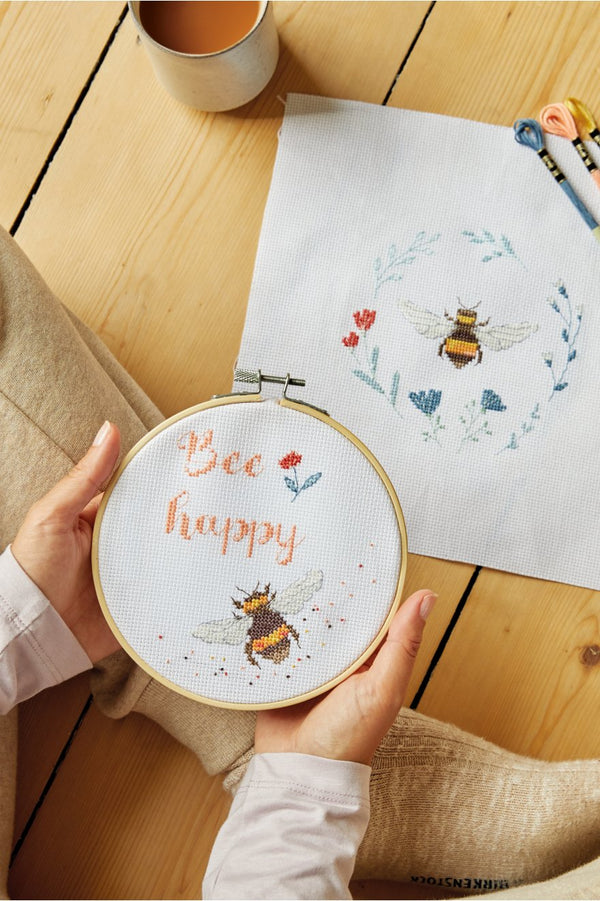Kit Bee Happy au point de croix - kit complet  (prix pour l'ensemble)