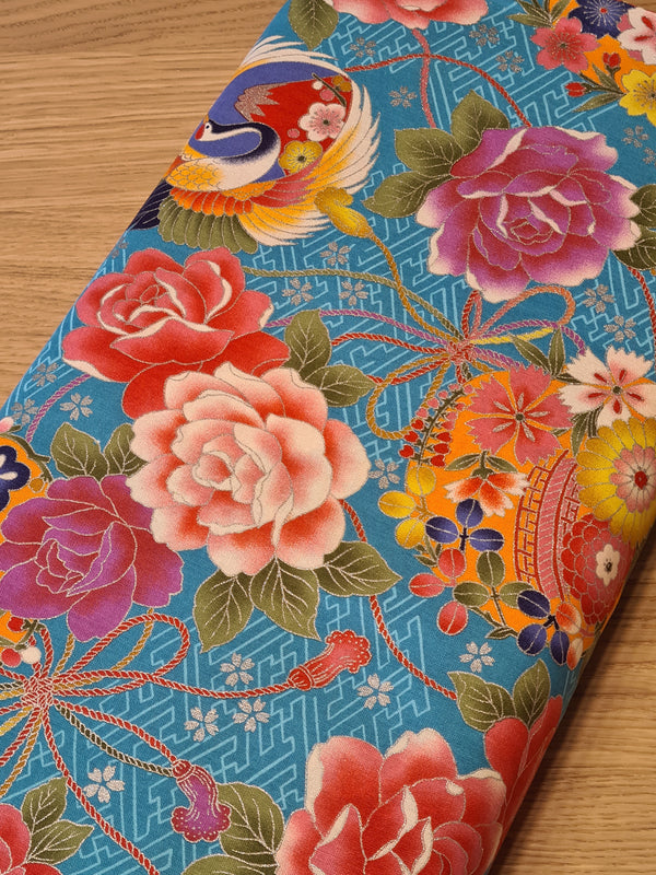 Tissu "les emblème du Japon" sur fond bleu azur fleuri (prix pour 10cm)