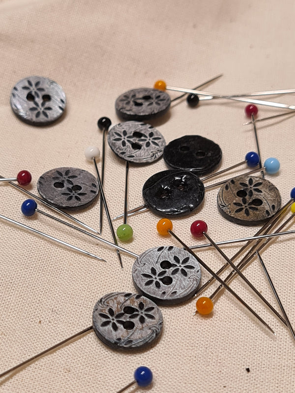 Boutons nacre noir fleurettes 11mm (prix à la pièce)
