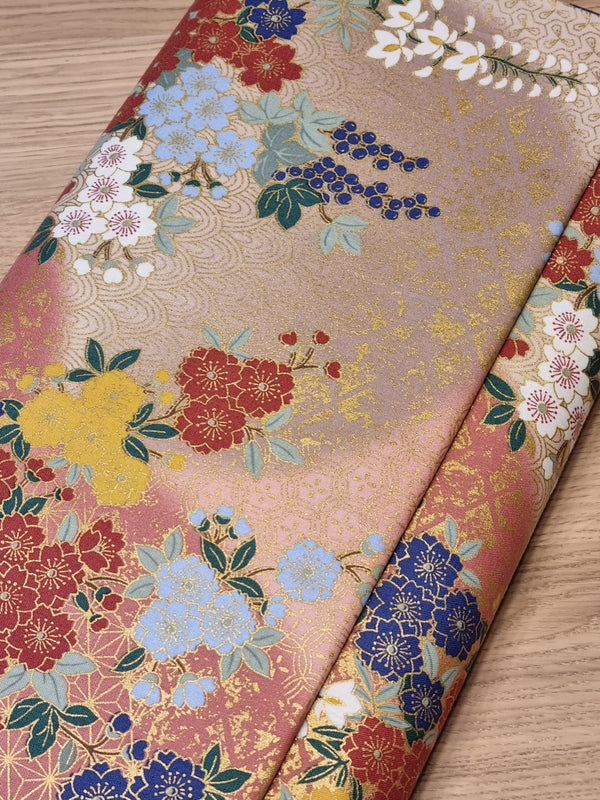 Tissu Hana / fleurs - fond rouge/vieux rose (par unité de 10cm)