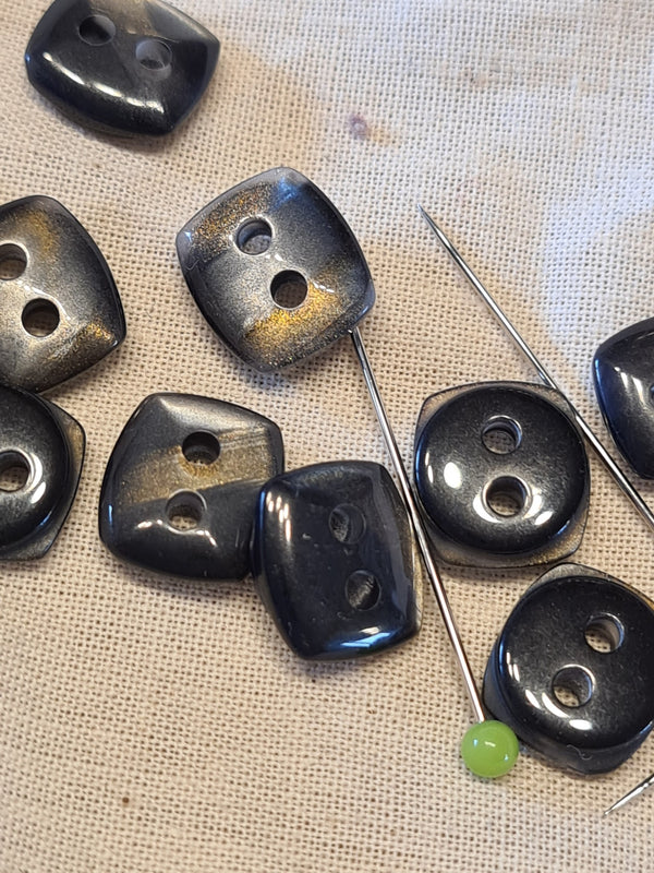 Boutons berlingots noir reflet gris 11mm (prix à la pièce)